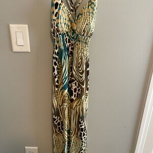 Alyn Paige Green and Black Sleeveless Halter Maxi Dress
